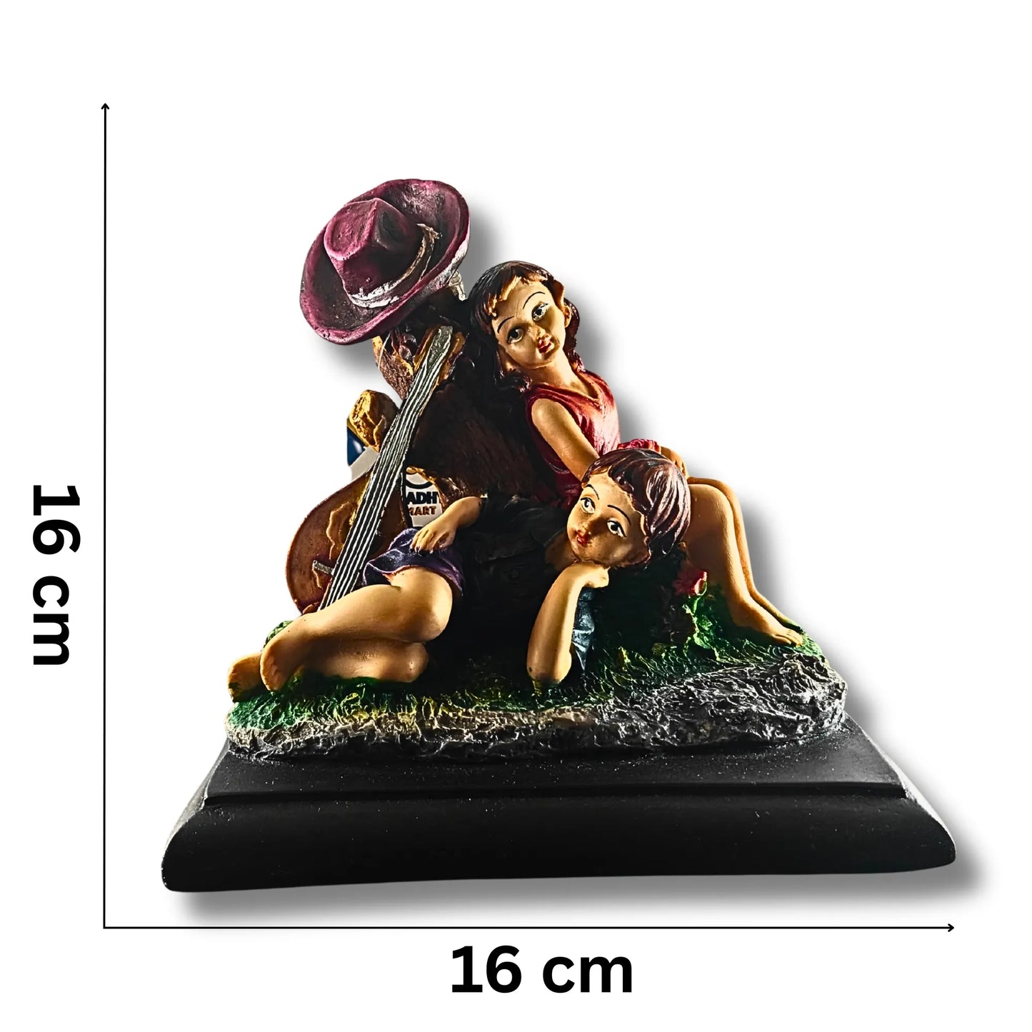 Statue of a man and woman with a guitar, sitting on a rock, with a measurement label indicating 16 cm.